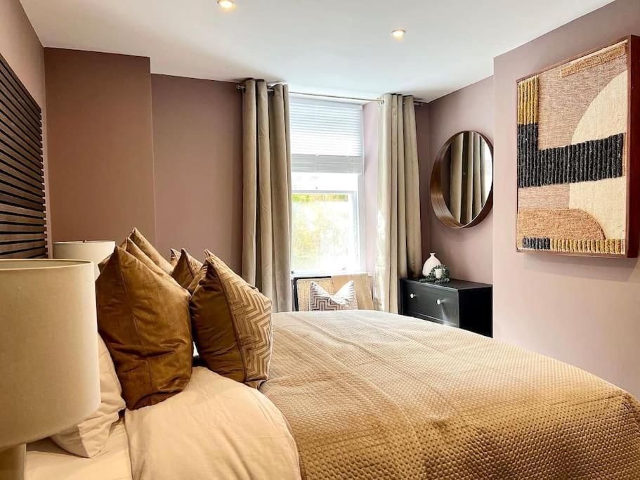 Fabulous Large Apartment In Great Location Bath Kültér fotó